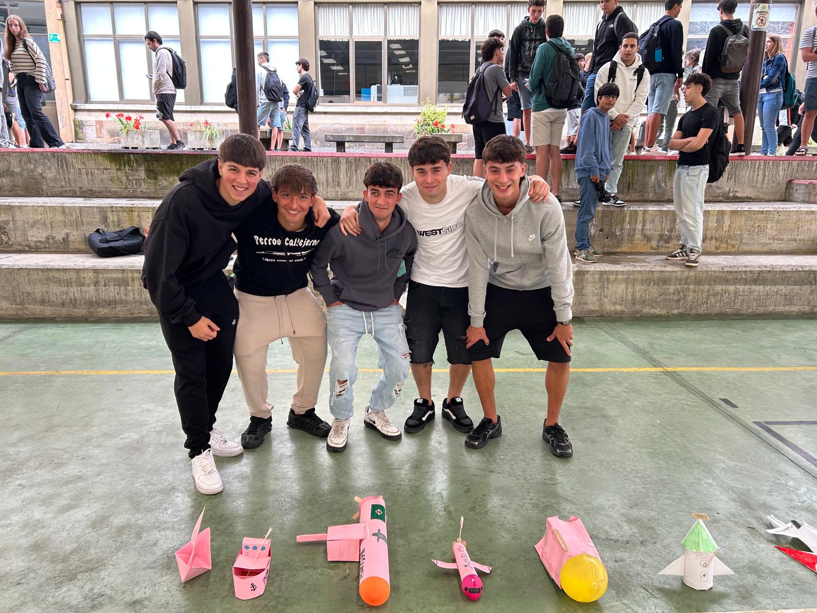 Los alumnos Julen, Markel, Unax, Ugatz y Aimar elaboraron los diferentes diseños