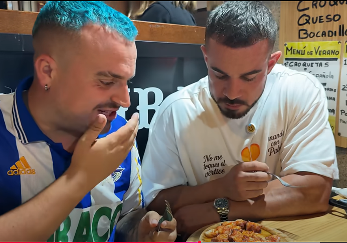 A la izquierda, el influencer gallego Champi Muros y a su lado Pablo Cabezali, de 'Cenando con Pablo'.
