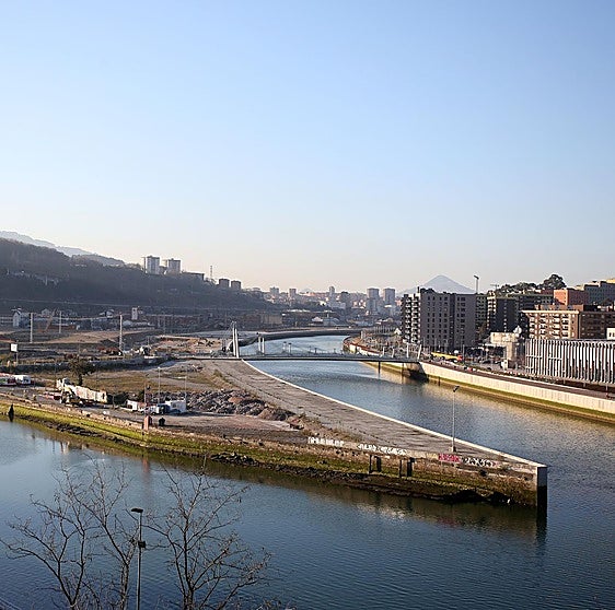 La breve historia del puente que unió Bilbao con su futuro