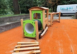 El nuevo espacio de juego no solo responde a las necesidades lúdicas, sino que también «fomenta la experimentación, el descubrimiento y el contacto directo con la naturaleza».
