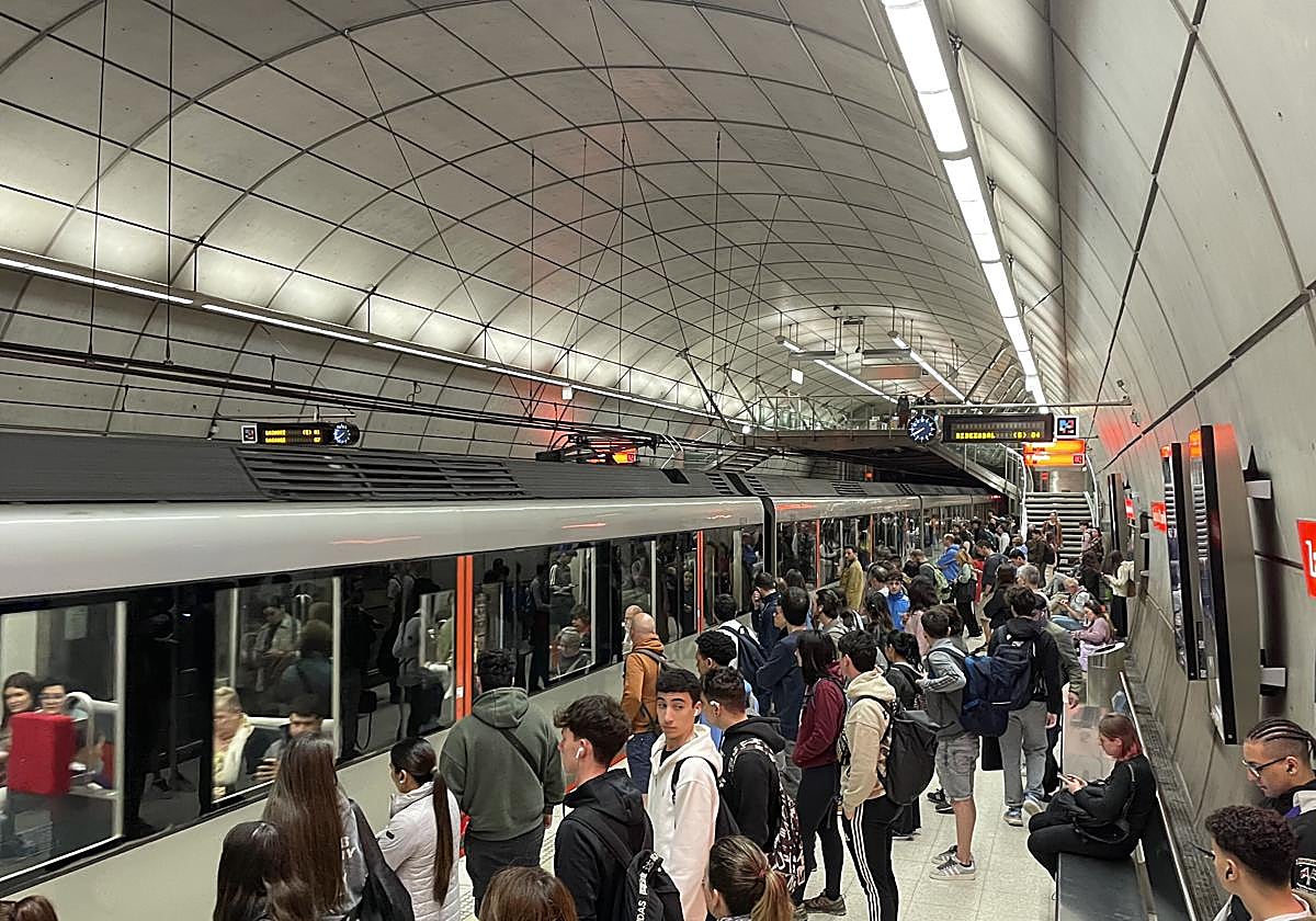 Los descuentos y la zona de bajas emisiones disparan un 50% el uso del transporte público en Bilbao