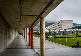 Pasillo exterior por el que uno de los implicados entraba cada atardecer tras disfrutar de su tercer grado.