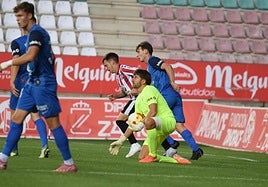 El veterano portero azul evitó varios goles.