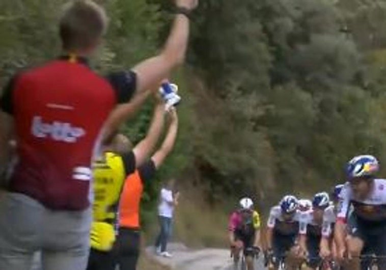 El comentario de un cámara de televisión en La Vuelta: «Cómo van a coger, si van follaos»
