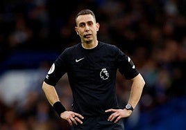 David Coote, durante un Chelsea-Southampton el 18 de febrero de 2023