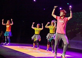 Ene Kantak durante una actuación.