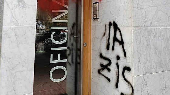 Vox denunciará ante la Ertzaintza pintadas con la palabra «nazis» en su sede de Vitoria