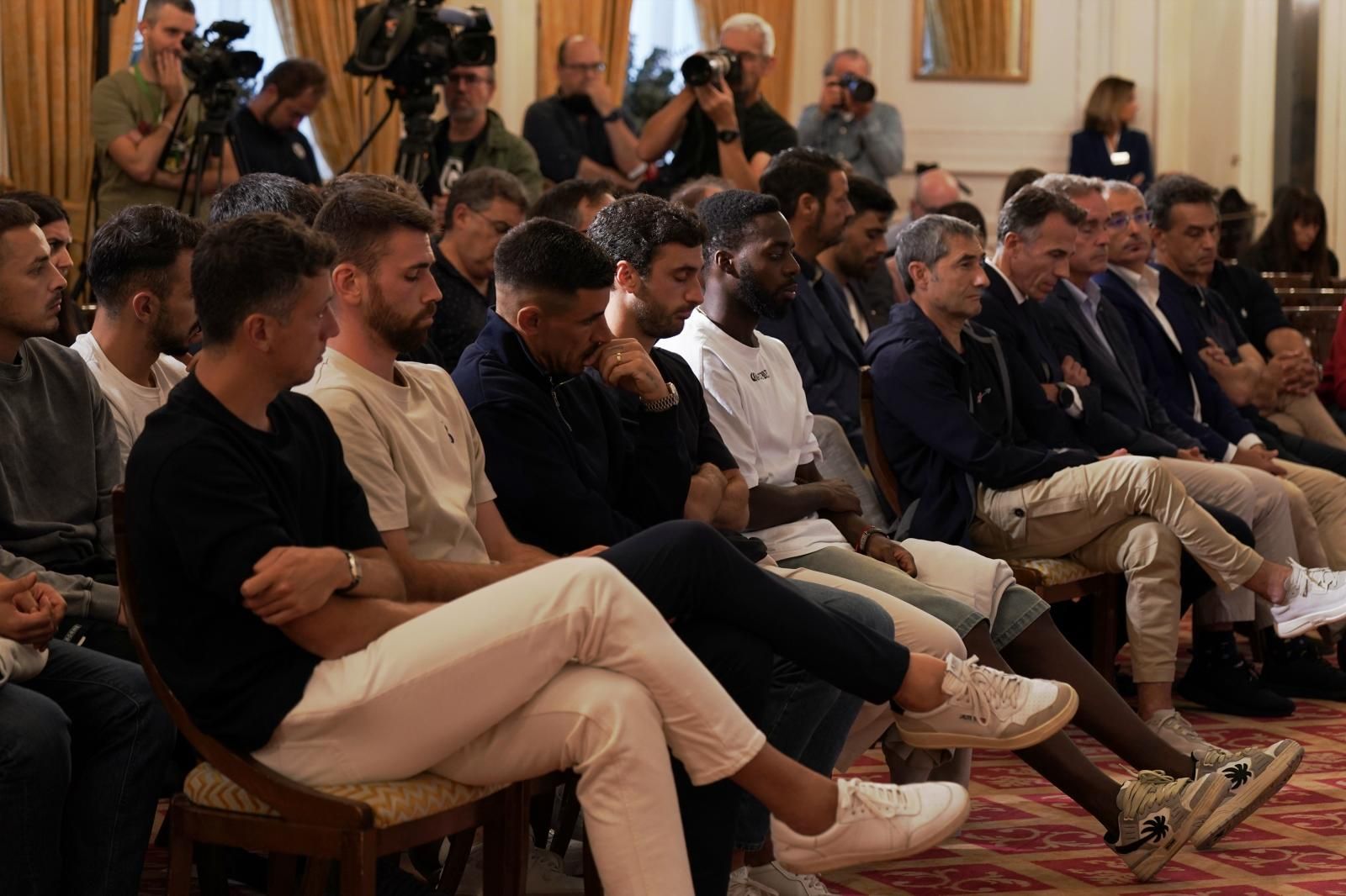 Yeray comparece arropado por sus compañeros