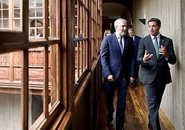 El presidente de Canarias, Fernando Clavijo, y el lehendakari Imanol Pradales, este jueves en Tenerife.