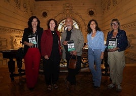 Verónica Lodeiro, Lucía López Coll, Leonardo Padura, Nieves Angulo y Maite García.