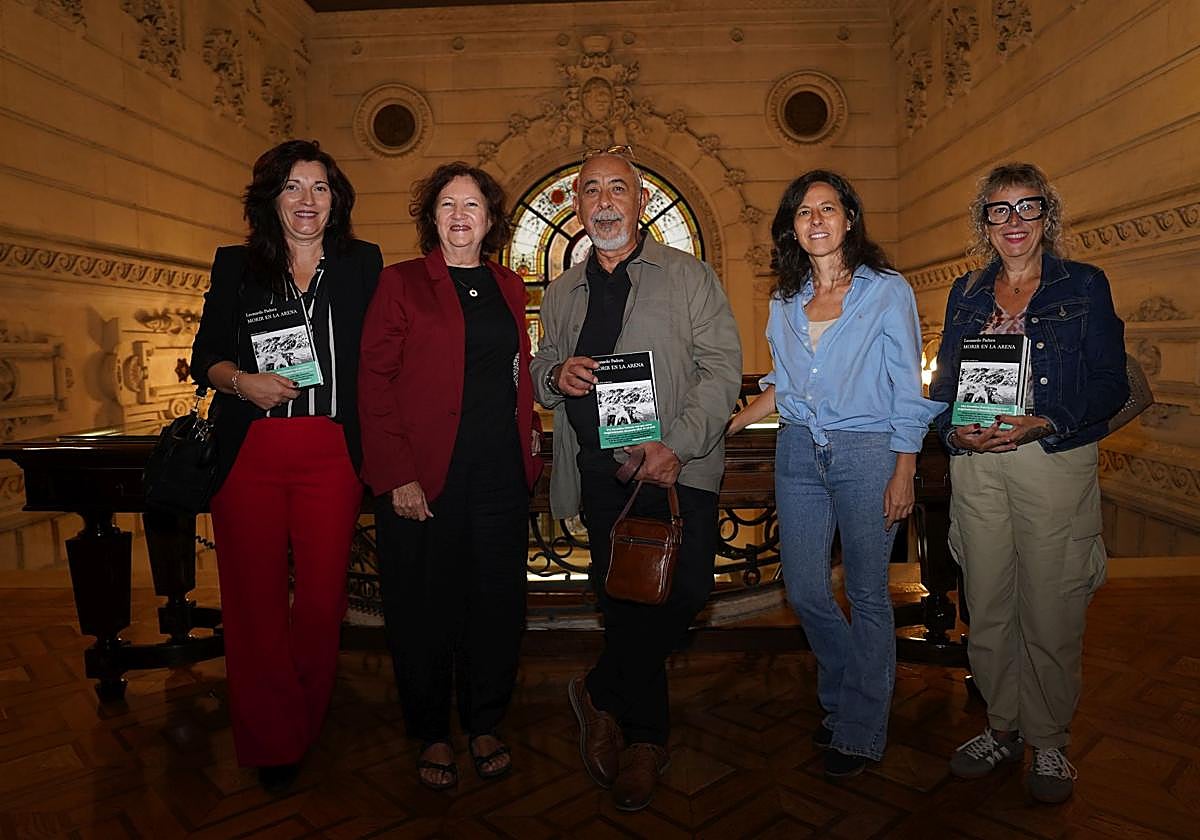 Verónica Lodeiro, Lucía López Coll, Leonardo Padura, Nieves Angulo y Maite García.