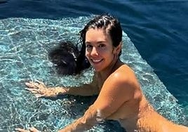 Cristina Pedroche posa desnuda en una piscina