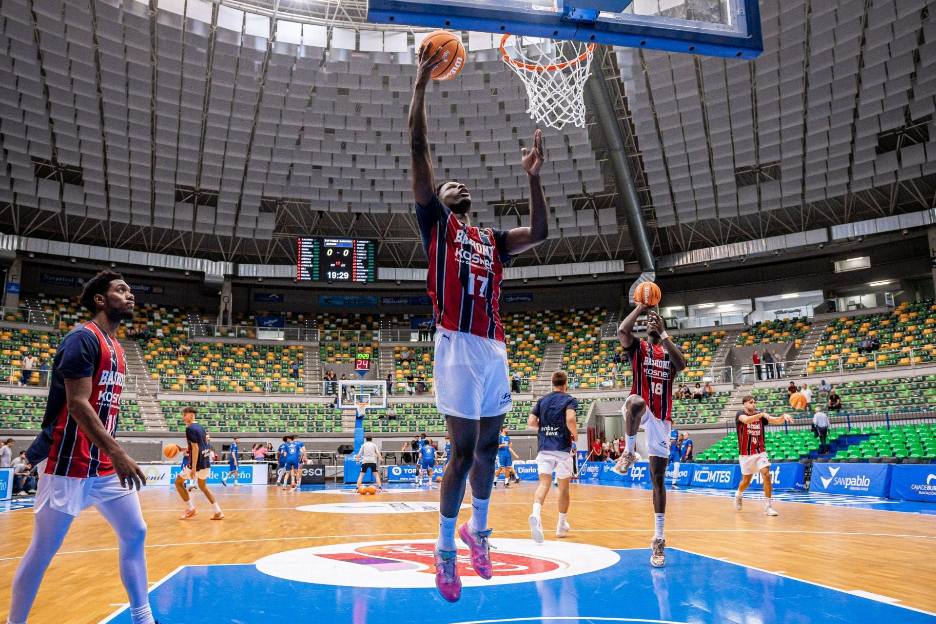El San Pablo Burgos-Baskonia de pretemporada, en imágenes