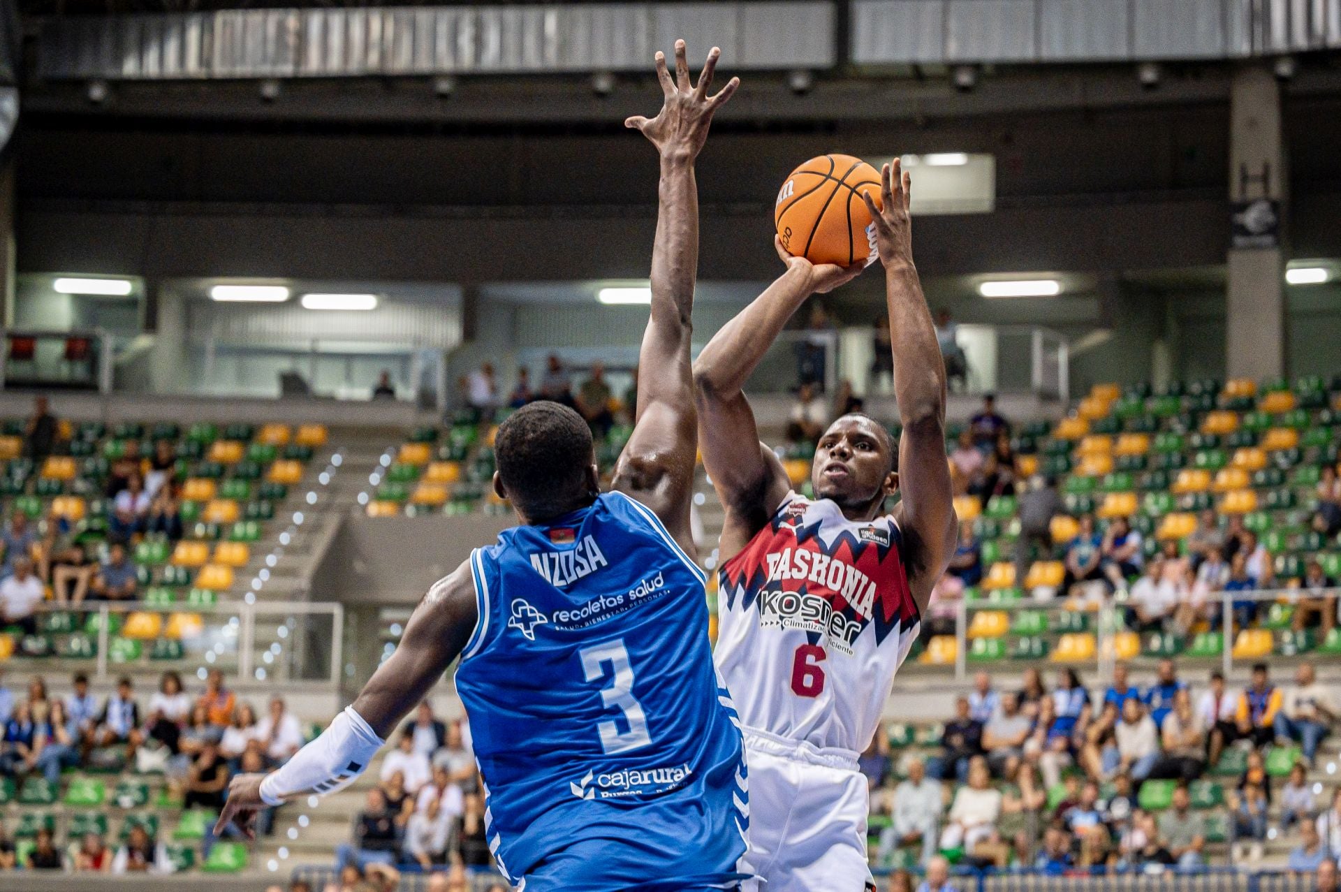 El San Pablo Burgos-Baskonia de pretemporada, en imágenes