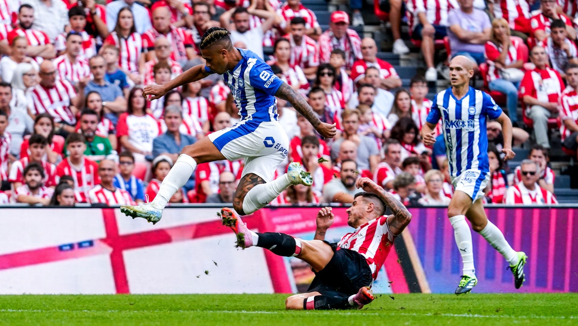 Las mejores imágenes del derbi entre Athletic y Alavés