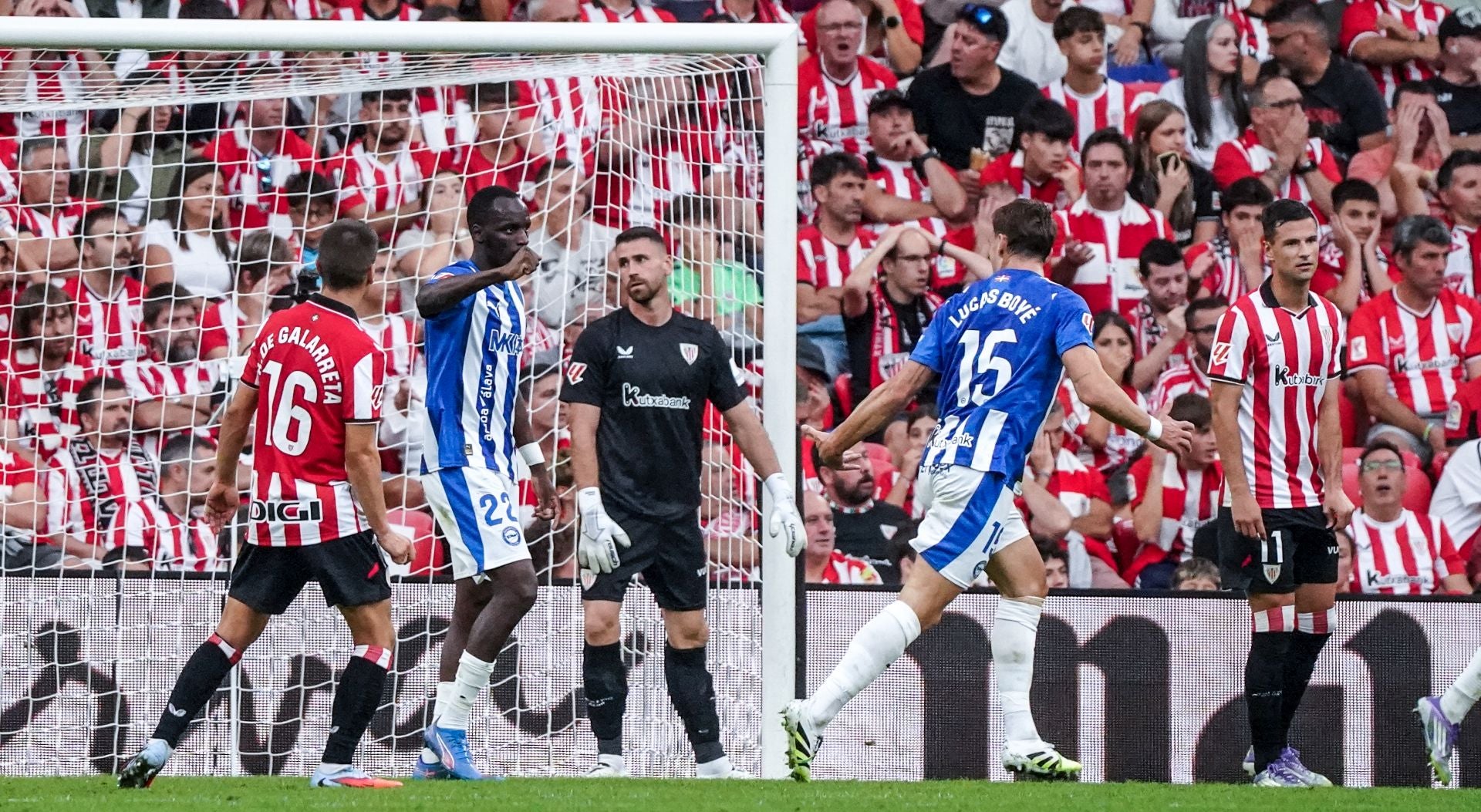 Las mejores imágenes del derbi entre Athletic y Alavés