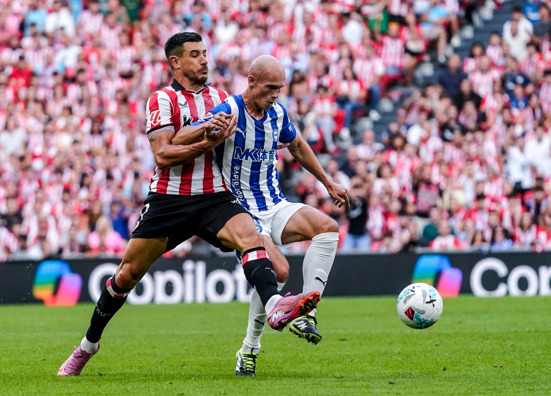 Las mejores imágenes del derbi entre Athletic y Alavés