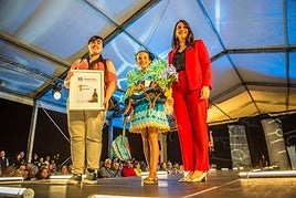 Las imágenes del concurso internacional de vestidos de papel de Güeñes
