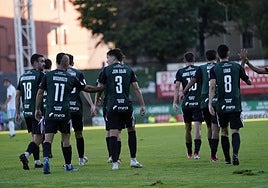 Los jugadores del Sestao River celebran uno de los dos goles.