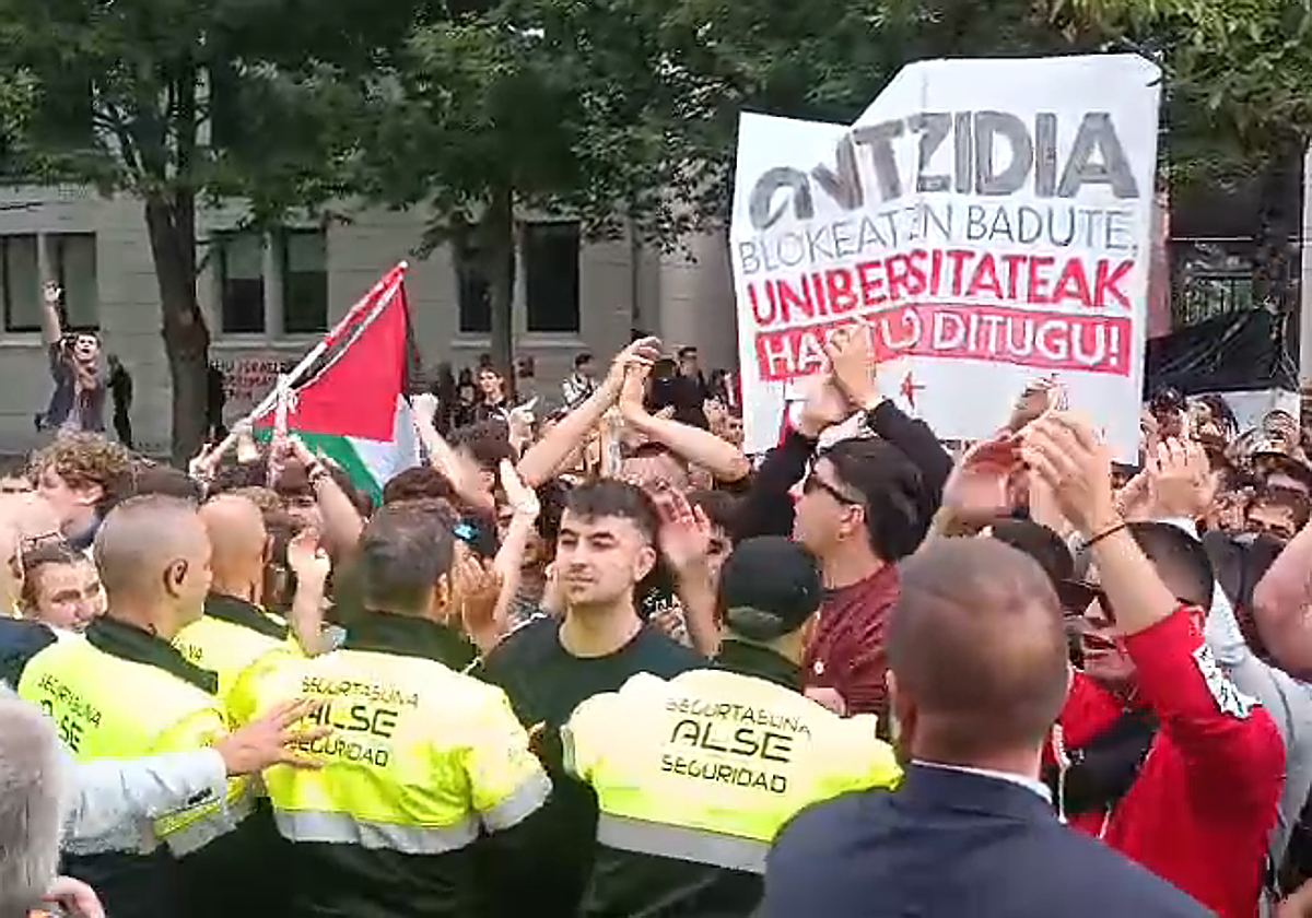 Punkis pasados de vueltas en la Uni