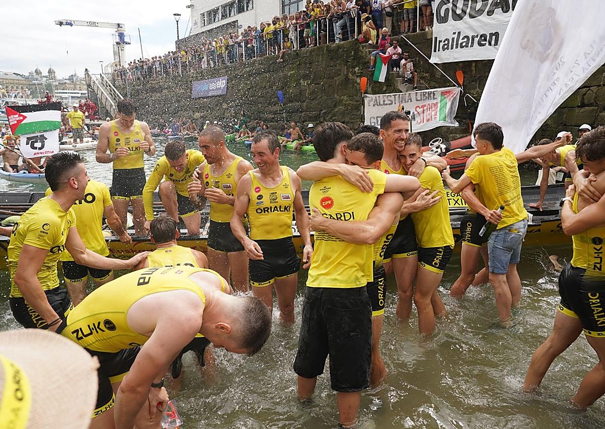Imagen secundaria 1 - Orio impone la ley del más fuerte ante las vizcaínas en La Concha