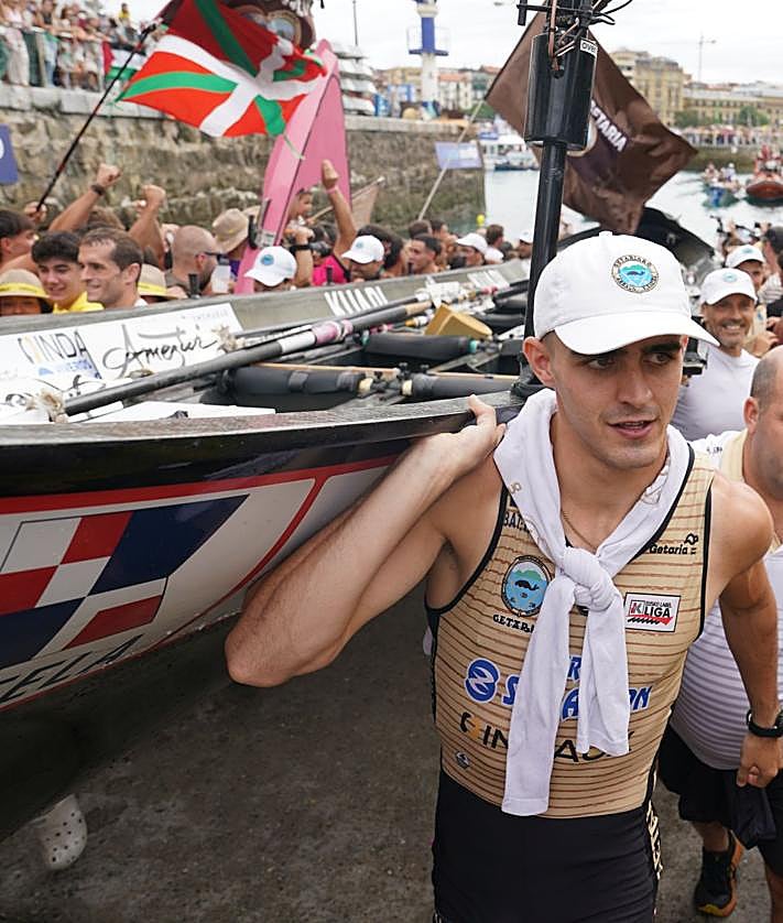 Imagen secundaria 2 - Orio impone la ley del más fuerte ante las vizcaínas en La Concha
