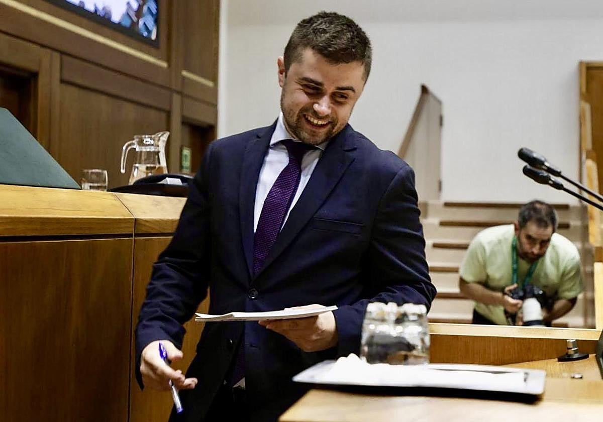 Santiago López fue concejal en Portugalete y actualmente es parlamentario vasco.