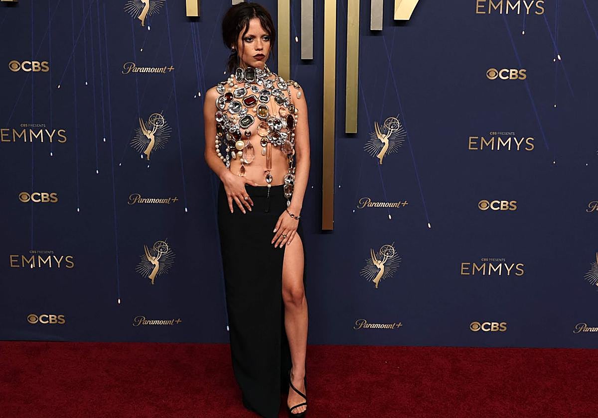 La alfombra roja de los Emmys: de la pedrería de Jenna Ortega, a la elegancia de Cate Blanchett o el palestino de Bardem