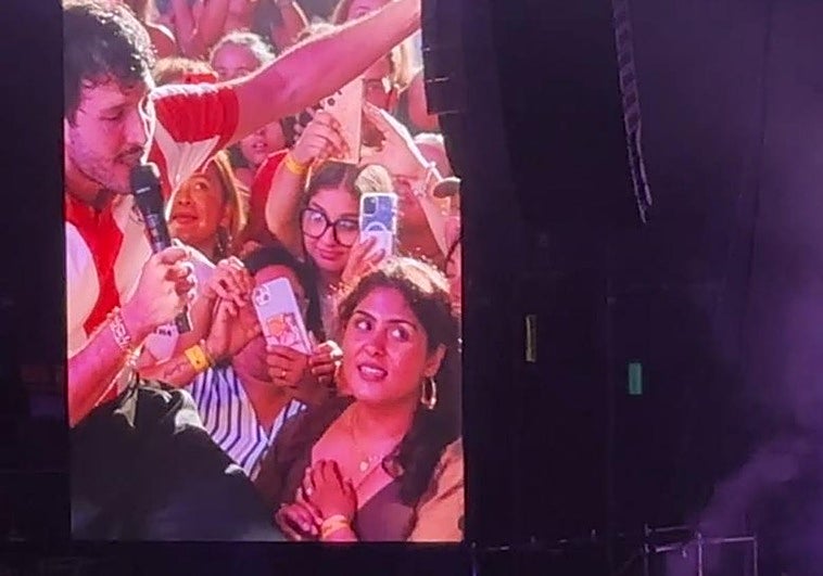 Yatra se bajó al foso para dedicarle unos versos de ánimo a la hermana de Elyna.