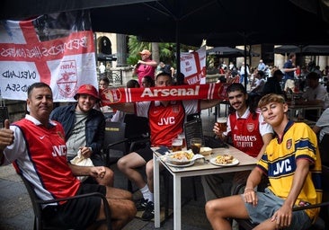 Cervezas, pintxos y buen rollo para celebrar la vuelta a la Champions
