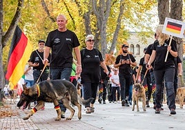 La representación alemana por el Paseo de la Senda.