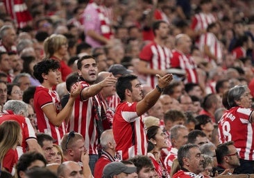 Tristes pero orgullosos: así se fueron los seguidores del Athletic de San Mamés