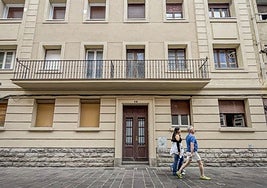 Vista del bloque donde se encuentra los cinci pisos del ayuntamiento de Vitoria.