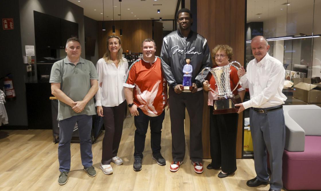Rafa Pueyo, Isabel Iturbe, Iñigo Burgos, Bassala Bagayoko, Gloria Prieto y José Mari Amantes.