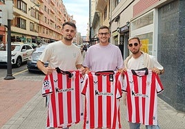 Los tres jóvenes murcianos que han sucumbido a los encantos del Athletic: «Nos hemos comprado la camiseta»