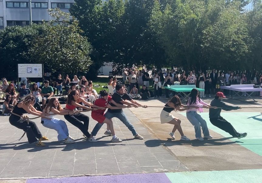 Varios estudiantes se animaron a probar los herri kirolak.