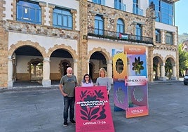 El alcalde de Zaratamo, Alberto Ugarriza, la responsable de comunicación del festival, Amaia Ocerín y la alcaldesa de Arrigorriaga, Maite Ibarra.