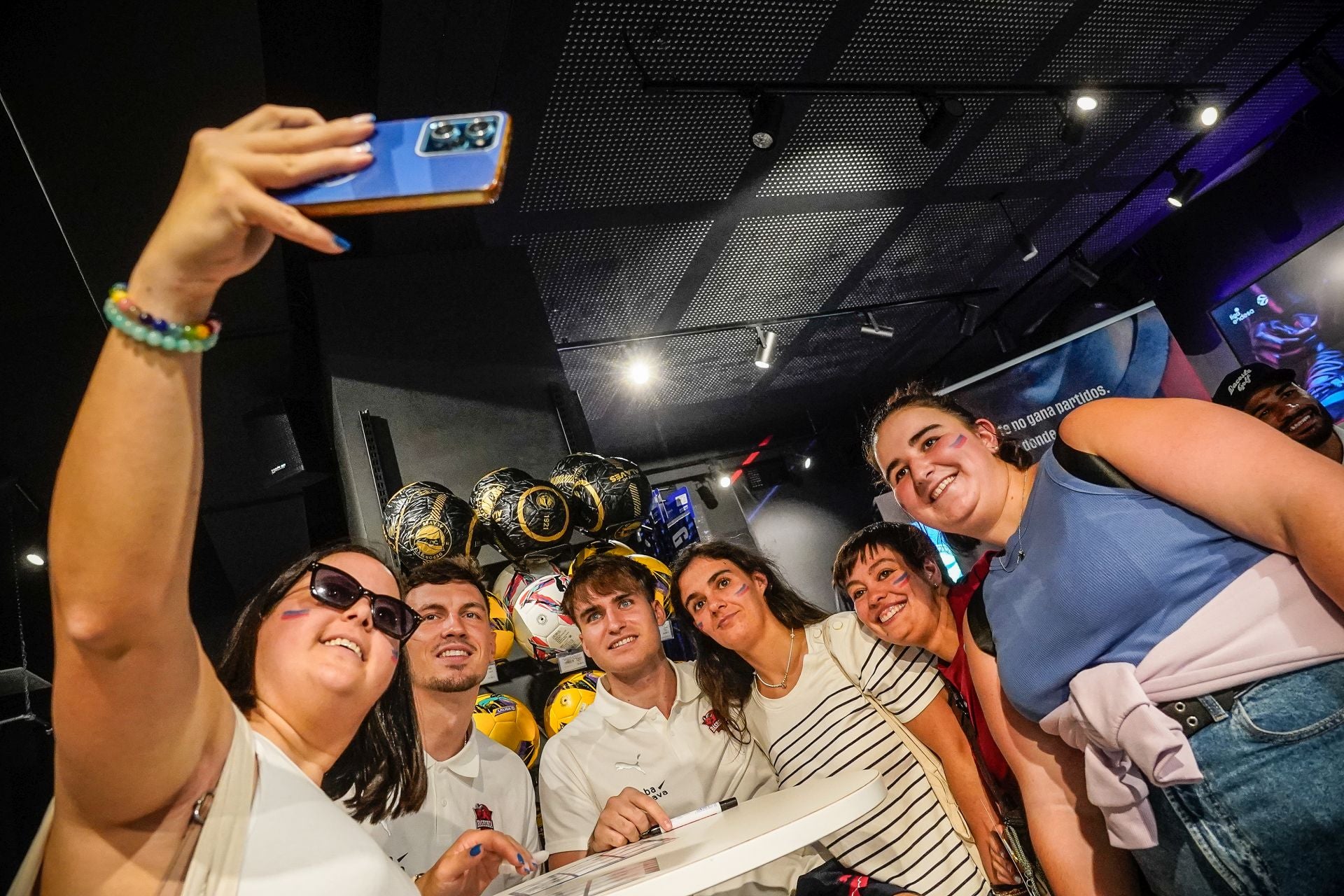 Las imágenes del baño de masas del Baskonia en el centro de Vitoria