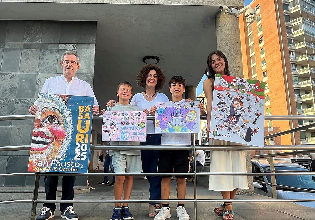 Amaia Bonachera ha centrado la temñática «en la despedida de nuestra Eskarabillera en el cielo entre globos y, a su alrededor, un personaje de cada cuadrilla haciendo cosas que representan a las fiestas de Basauri».