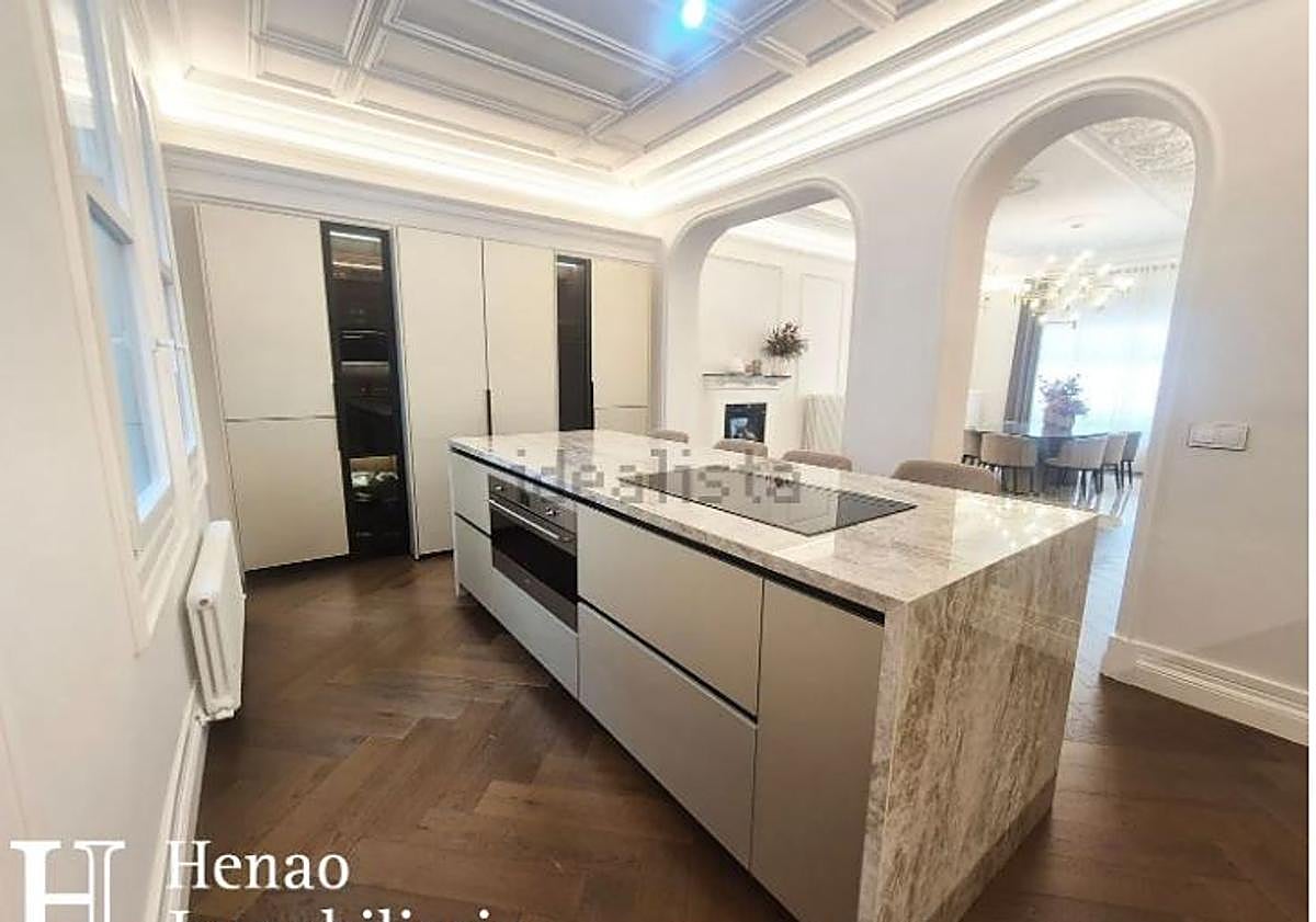 Imagen principal - Las dos viviendas más caras a la venta en Bilbao: en pleno centro y lujosas estancias