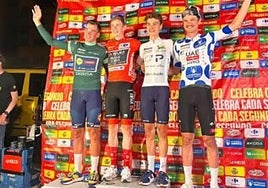 El podio improvisado de la Vuelta fue idea de la madre de un ciclista