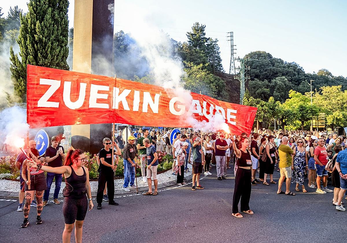 Las imágenes de la manifestación contra el ERE en Maderas de Llodio
