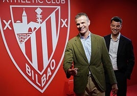 Uriarte y Mikel González, antes de la rueda de prensa