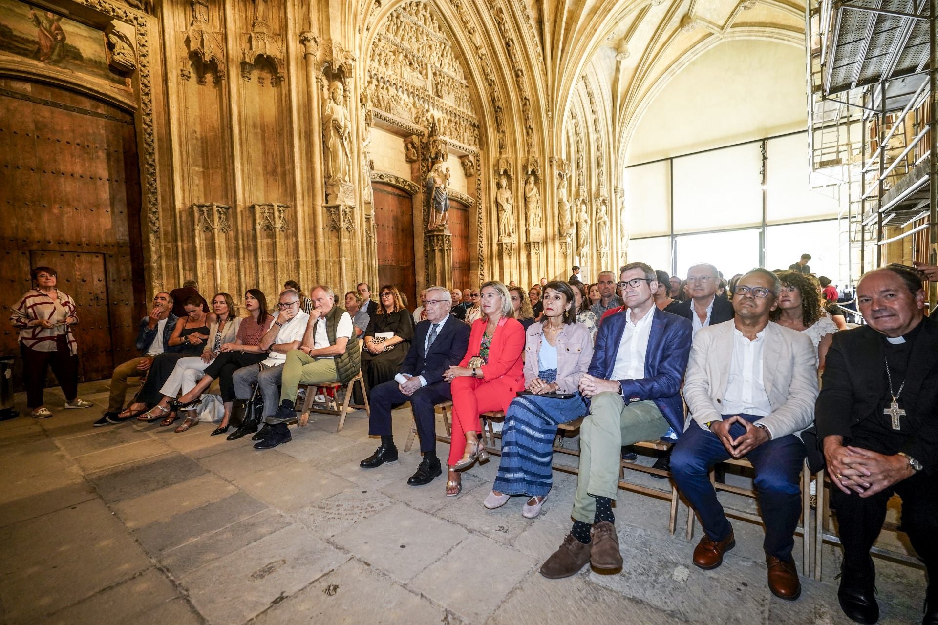 Los asistentes al acto celebrado por el Día Mundial del Alzheimer en la catedral. 