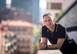 Mitxel Lakuntza en la sede que ELA tiene en Bilbao.