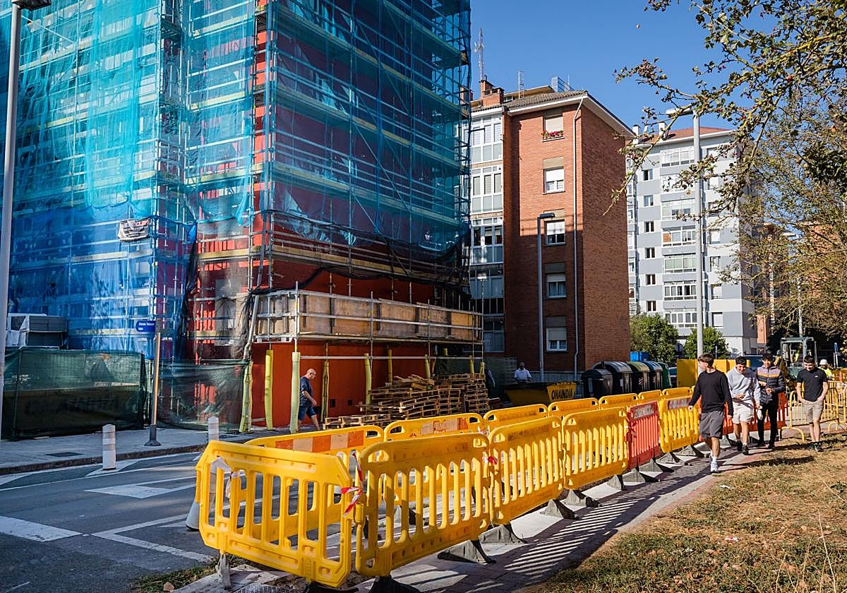 Los trabajos han cogido velocidad tanto en las viviendas privadas como en las intervenciones en la vía pública