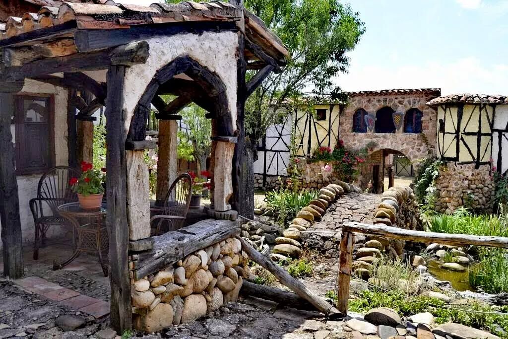 Territorio ArTlanza recrea un pueblo tradicional de la comarca burgalesa