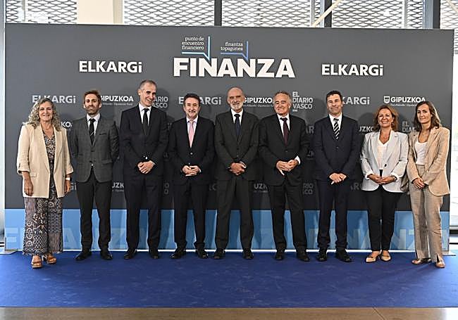 Busto (Adegi); Martín (El Diario Vasco-DV); Vázquez (Elkargi); Imaz (Repsol); Arteche (Elkargi); Pradera (CIE); Andueza (Diputado foral); Yagüe (Confebask) y Ugalde (DV).