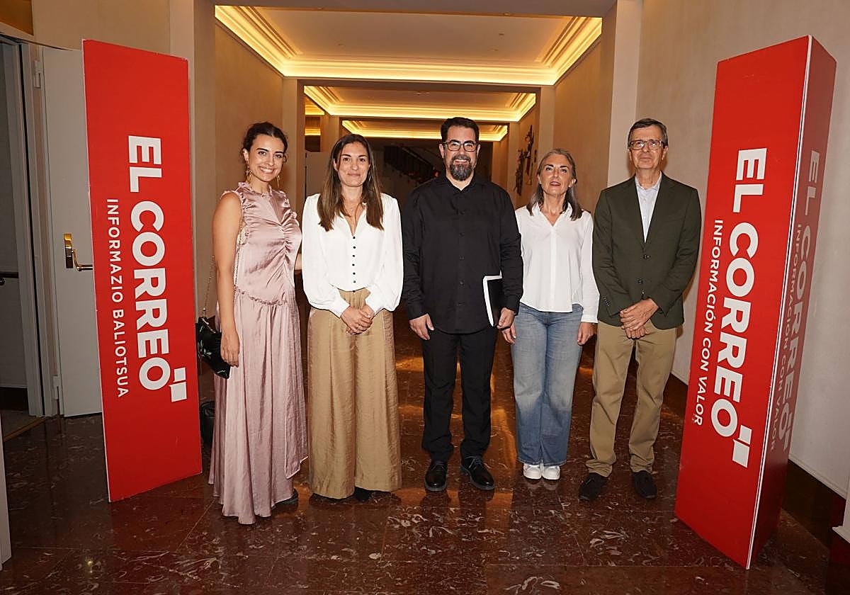 Adriana Laespada, Carmen Martínez Guerra, Urko Sangroniz, Itxiar Barredo y César Coca.