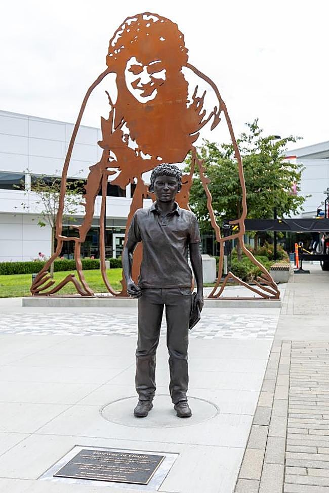 Las dos esculturas de Casto Solano.